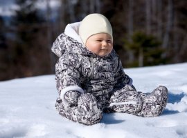 Детские комбинезоны достойного качества станут надежной защитой для малыша в прохладное время года